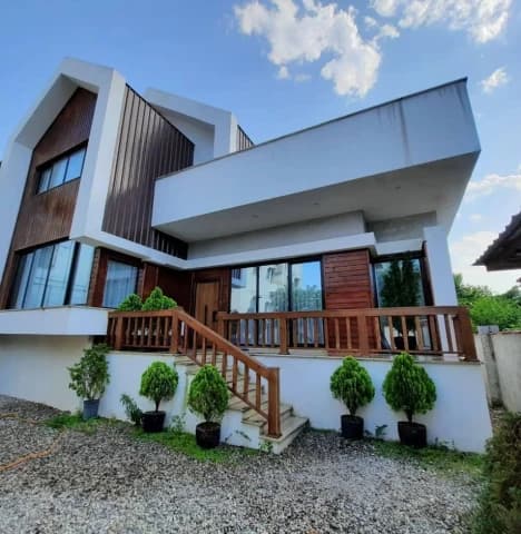 اجاره ویلای استخردار شهری